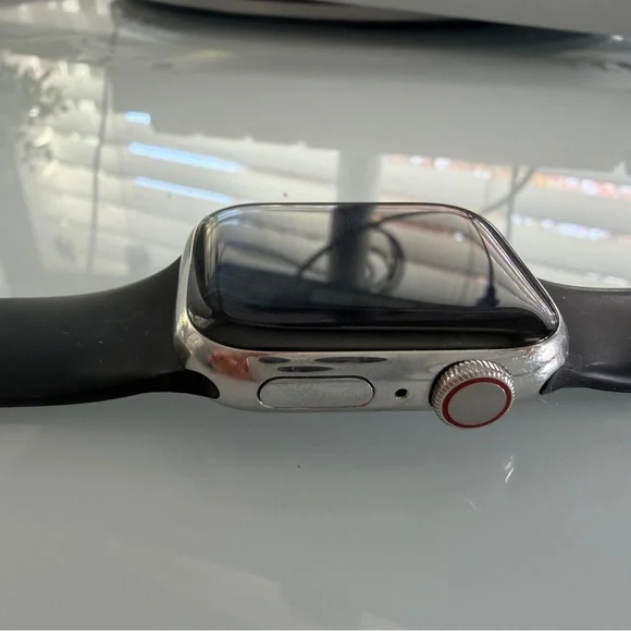 Apple Watch Series 9 Stainless Steel GPS + Cellular 41mm - Picture 7 of 8